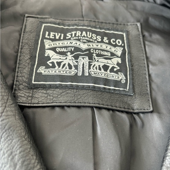 Levi's Women's The Classic Faux Leather Moto Jacket - Picture 9 of 11